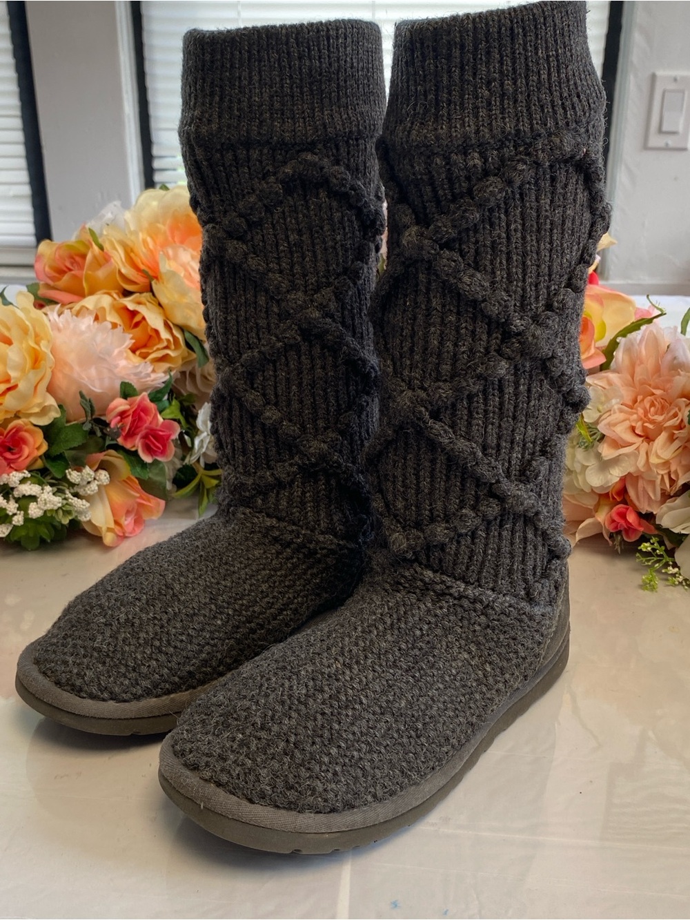 UGG Classic Cardy Knit Sweater Boots Charcoal Gray Sheepskin Women’s 6